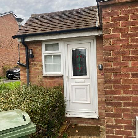 Cosy Apartment With Private Access And Kitchenette In Guildford (Adults Only) Worplesdon Екстериор снимка