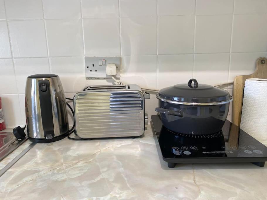 Cosy Apartment With Private Access And Kitchenette In Guildford (Adults Only) Worplesdon Екстериор снимка