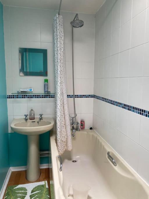 Cosy Apartment With Private Access And Kitchenette In Guildford (Adults Only) Worplesdon Екстериор снимка