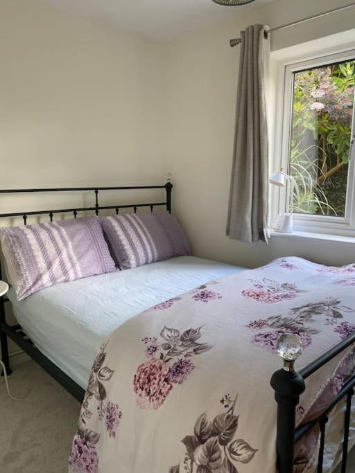 Cosy Apartment With Private Access And Kitchenette In Guildford (Adults Only) Worplesdon Екстериор снимка