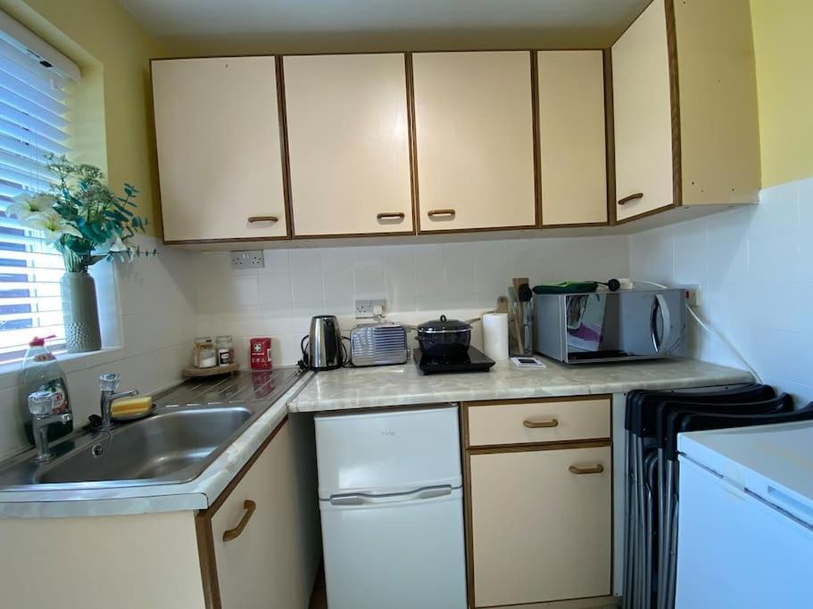 Cosy Apartment With Private Access And Kitchenette In Guildford (Adults Only) Worplesdon Екстериор снимка