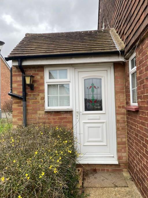 Cosy Apartment With Private Access And Kitchenette In Guildford (Adults Only) Worplesdon Екстериор снимка